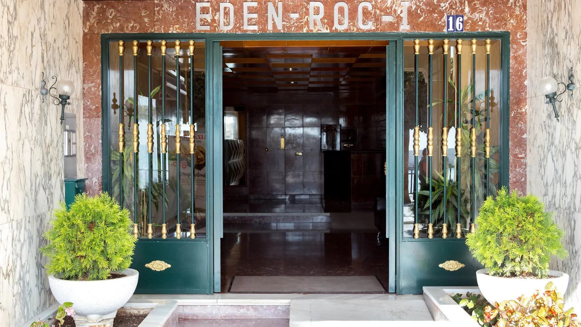 Eden Roc Beach Front Apartments Marbella