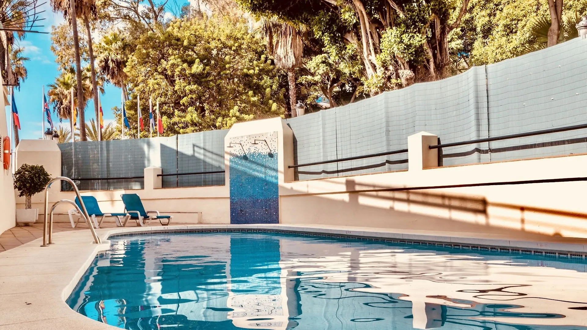 Eden Roc Beach Front Apartments マルベーリャ スペイン